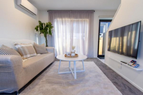 Stylish 2-Bedroom Haven Next to Hagley Park